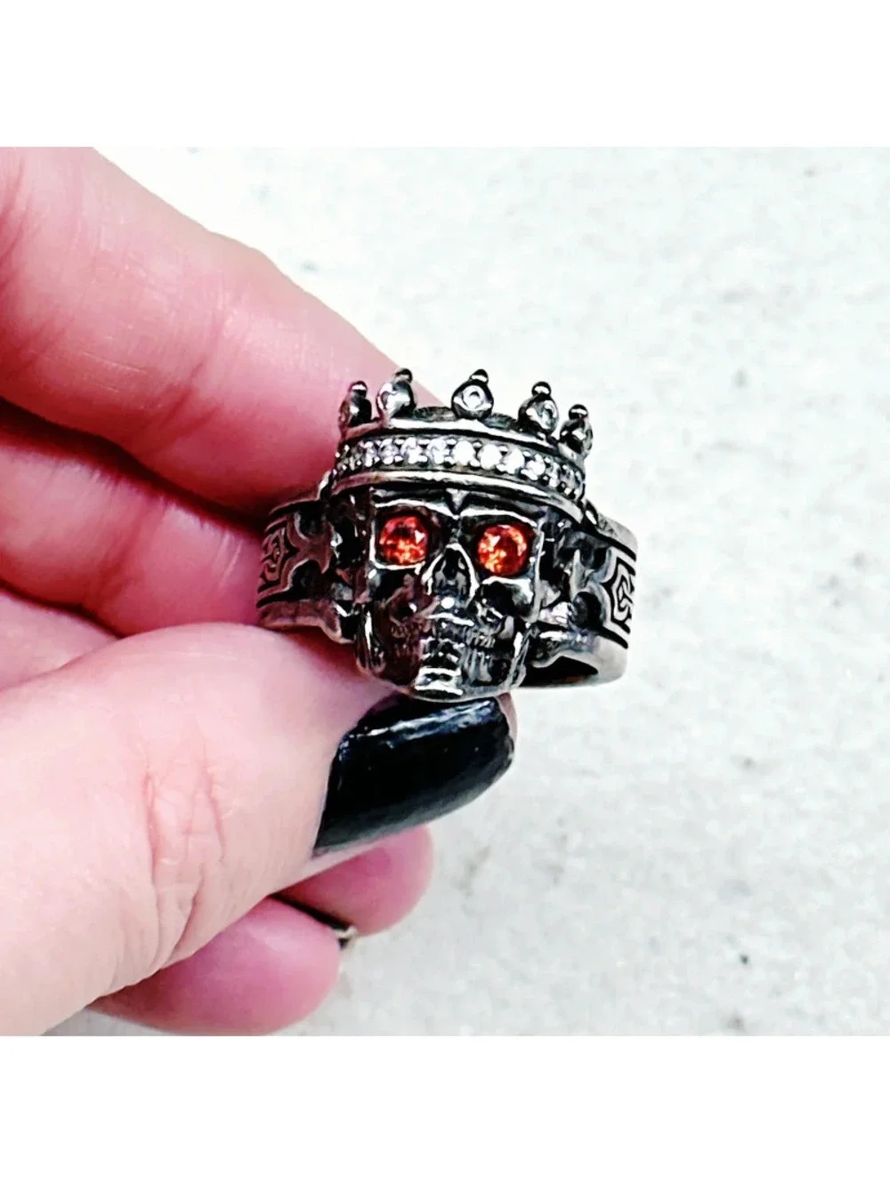 3004u. Skull Ring Goth Size 9 Red